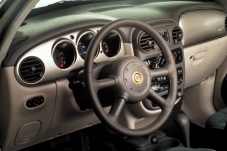 2001_Chrysler_PT_Cruiser-10 sm.jpg (33777 Byte)