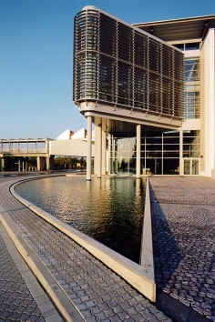 admin building opel.jpg (70034 Byte)